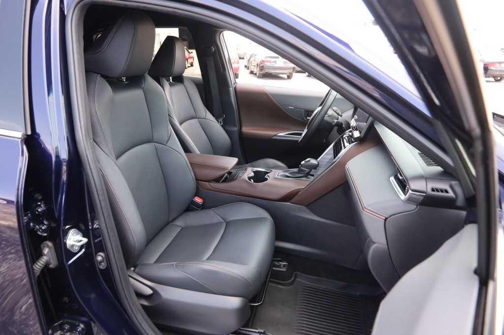 Toyota Venza Vehicle Full-screen Gallery Image 28