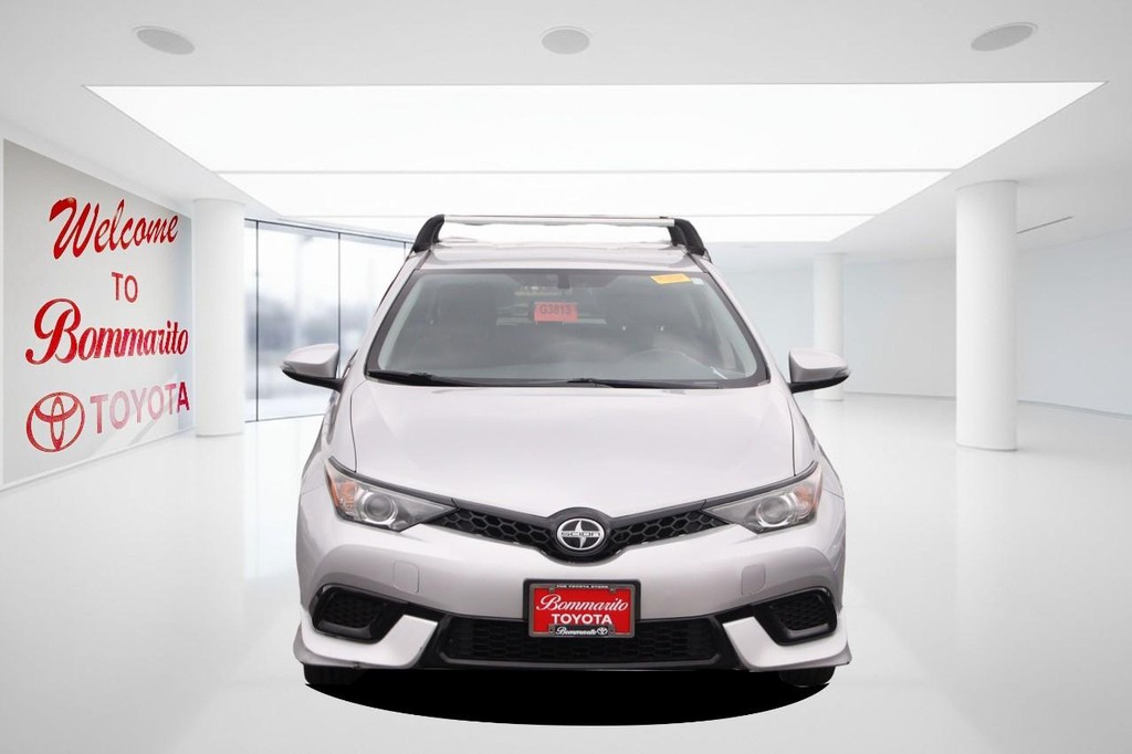 Scion iM Vehicle Full-screen Gallery Image 3
