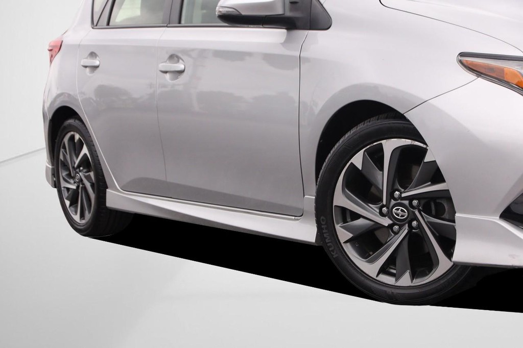 Scion iM Vehicle Full-screen Gallery Image 4