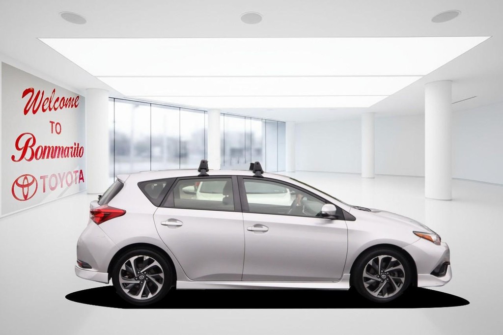 Scion iM Vehicle Full-screen Gallery Image 5