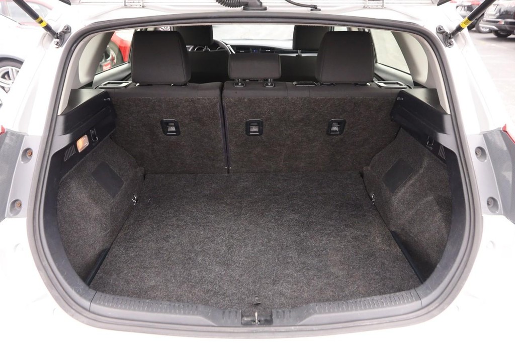 Scion iM Vehicle Full-screen Gallery Image 7