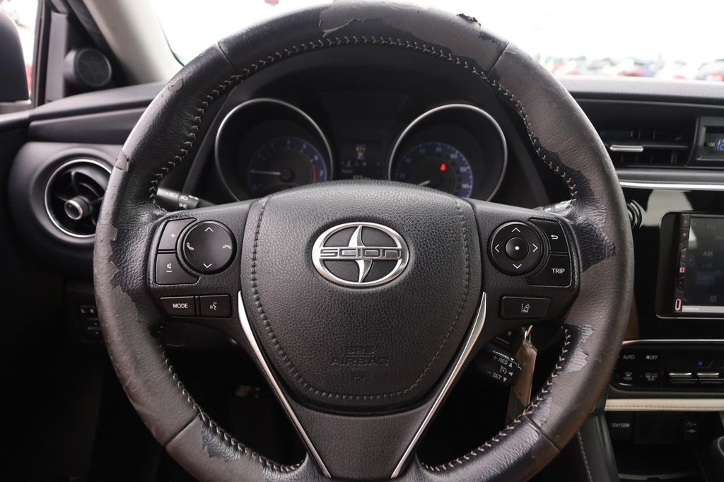 Scion iM Vehicle Full-screen Gallery Image 10