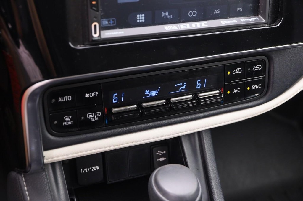 Scion iM Vehicle Full-screen Gallery Image 17