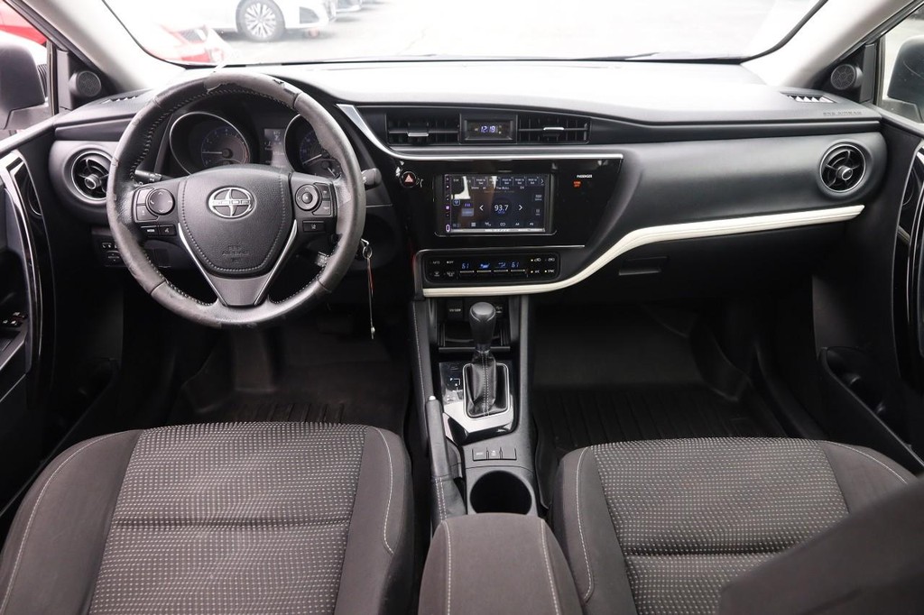 Scion iM Vehicle Full-screen Gallery Image 19
