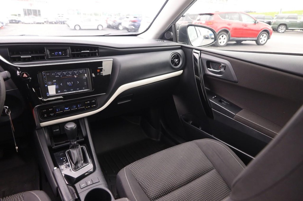 Scion iM Vehicle Full-screen Gallery Image 23