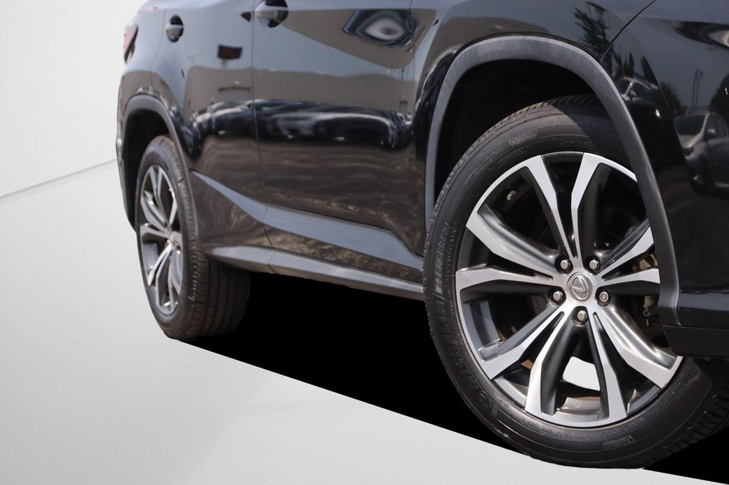 Lexus RX 350 Vehicle Full-screen Gallery Image 3