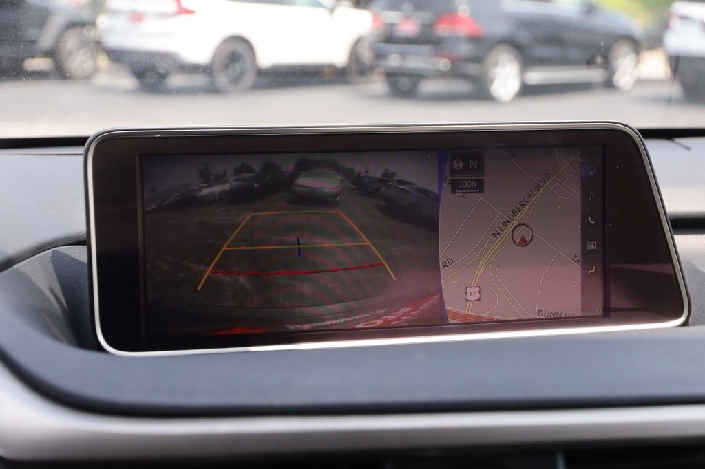 Lexus RX 350 Vehicle Full-screen Gallery Image 18