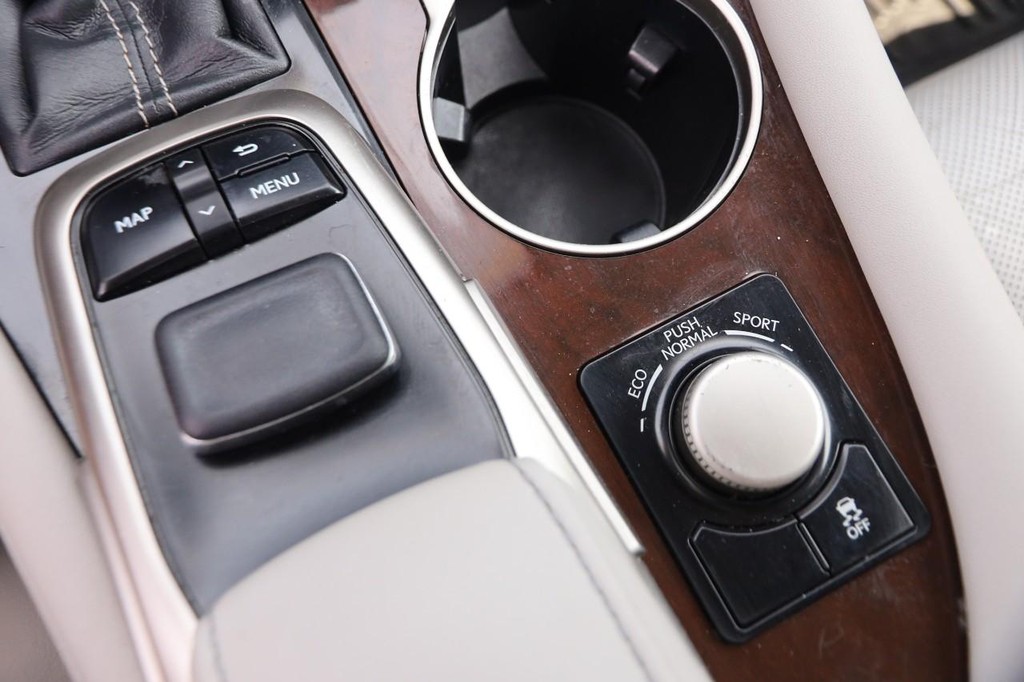 Lexus RX 350 Vehicle Full-screen Gallery Image 21