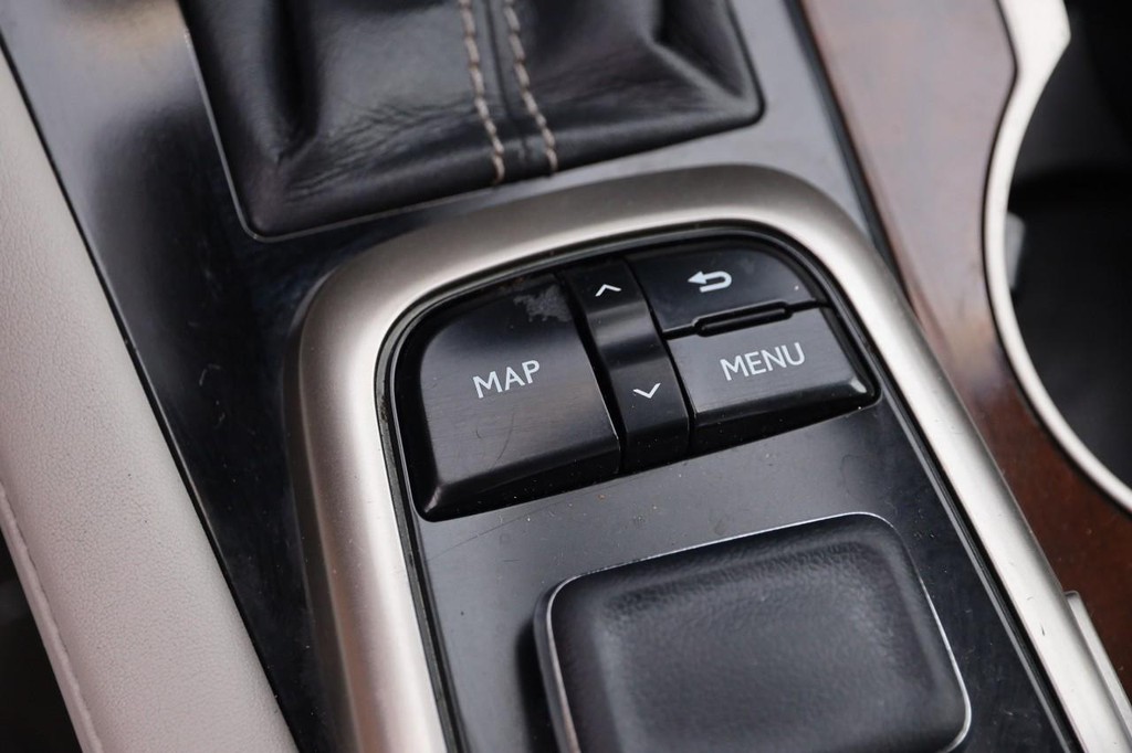 Lexus RX 350 Vehicle Full-screen Gallery Image 22