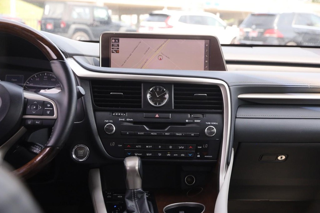 Lexus RX 350 Vehicle Full-screen Gallery Image 27