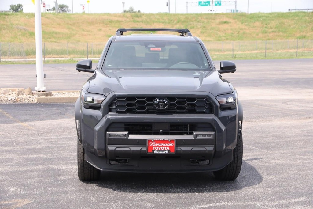 Toyota 4Runner Vehicle Full-screen Gallery Image 4