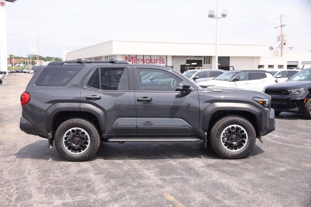 Toyota 4Runner Vehicle Full-screen Gallery Image 5