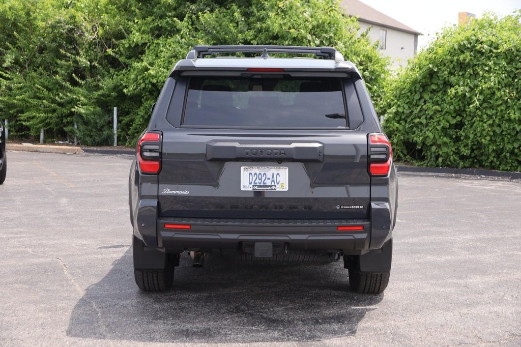 Toyota 4Runner Vehicle Full-screen Gallery Image 6