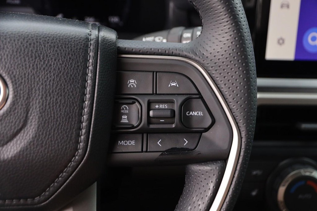 Toyota 4Runner Vehicle Full-screen Gallery Image 14