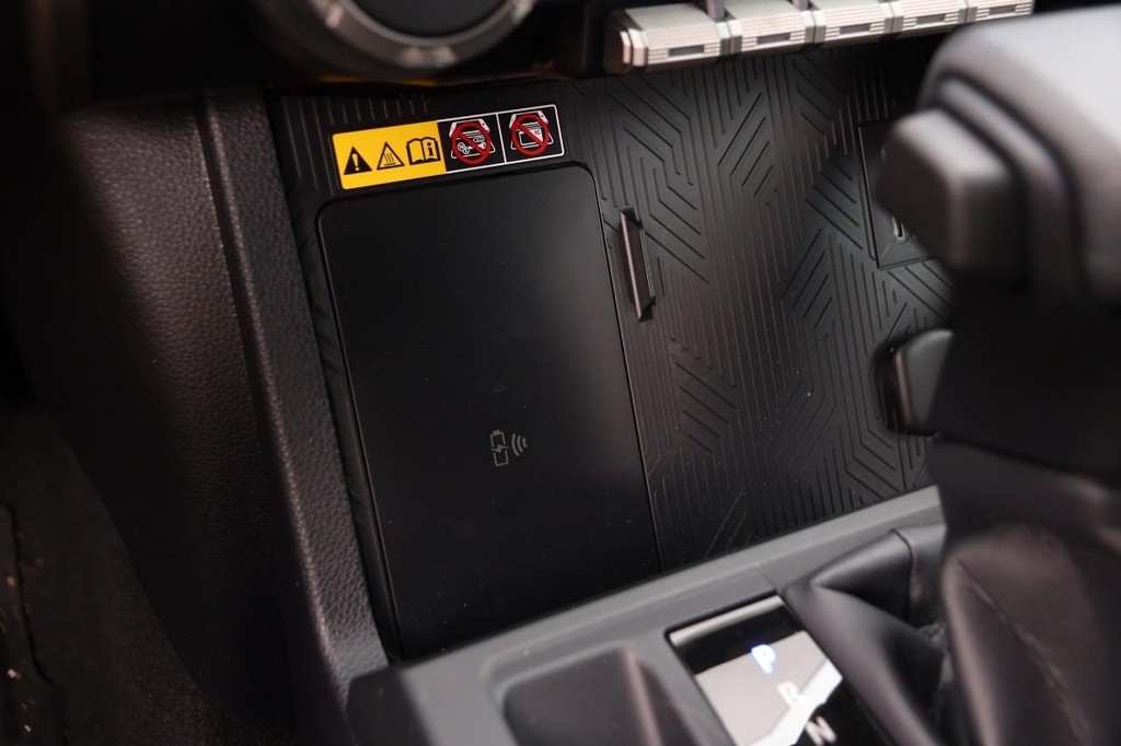 Toyota 4Runner Vehicle Full-screen Gallery Image 21