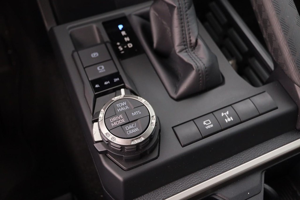 Toyota 4Runner Vehicle Full-screen Gallery Image 22