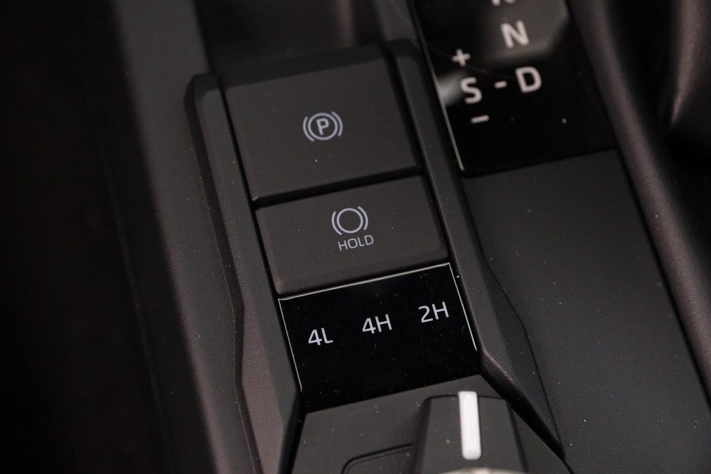 Toyota 4Runner Vehicle Full-screen Gallery Image 23