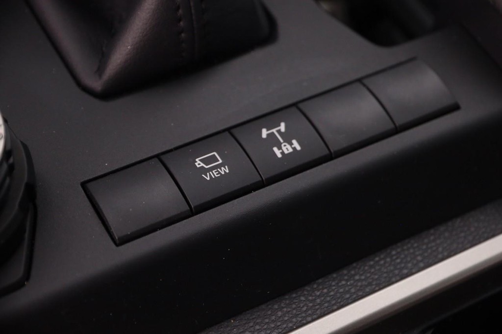 Toyota 4Runner Vehicle Full-screen Gallery Image 24