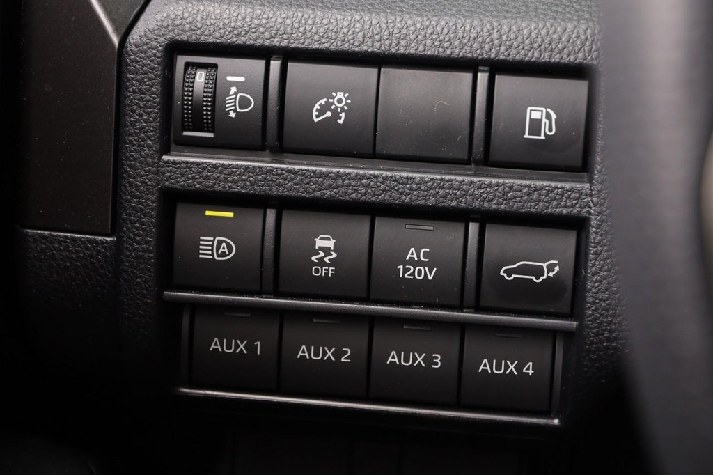 Toyota 4Runner Vehicle Full-screen Gallery Image 25