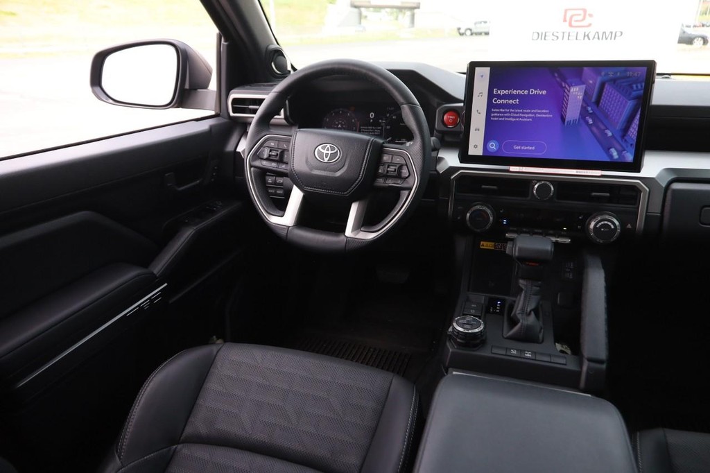 Toyota 4Runner Vehicle Full-screen Gallery Image 27