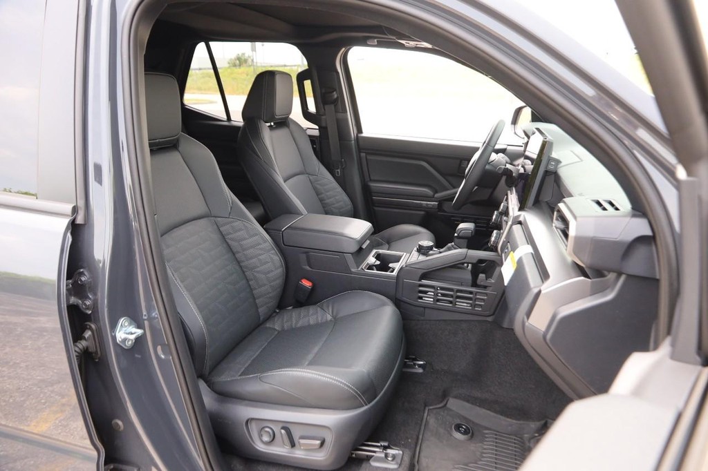 Toyota 4Runner Vehicle Full-screen Gallery Image 31