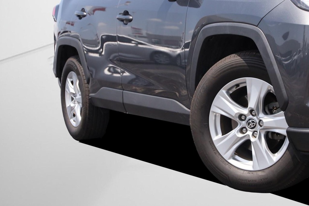 Toyota RAV4 Vehicle Full-screen Gallery Image 3
