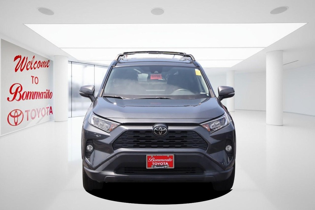 Toyota RAV4 Vehicle Full-screen Gallery Image 4