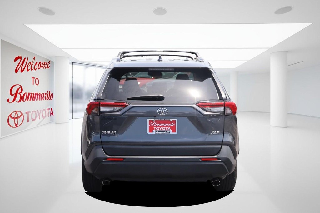 Toyota RAV4 Vehicle Full-screen Gallery Image 6