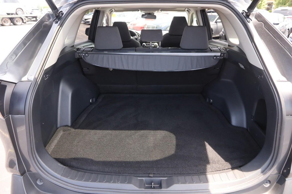 Toyota RAV4 Vehicle Full-screen Gallery Image 7
