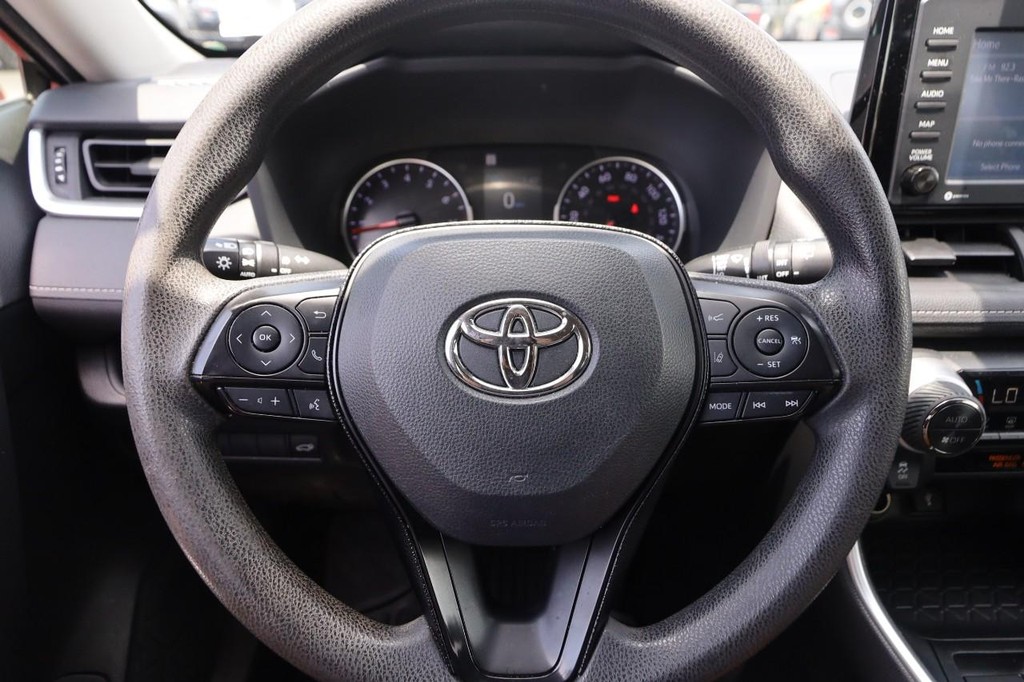 Toyota RAV4 Vehicle Full-screen Gallery Image 12
