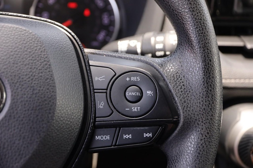 Toyota RAV4 Vehicle Full-screen Gallery Image 14