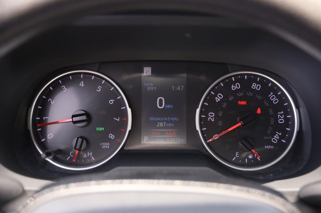 Toyota RAV4 Vehicle Full-screen Gallery Image 15