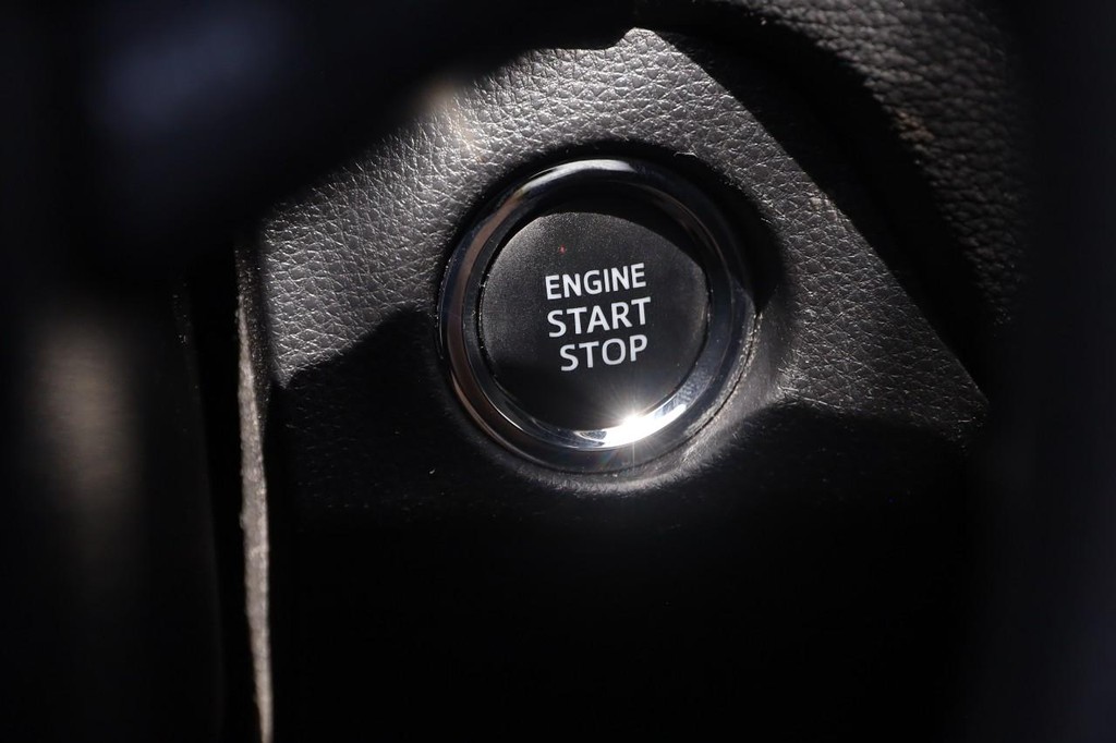 Toyota RAV4 Vehicle Full-screen Gallery Image 16