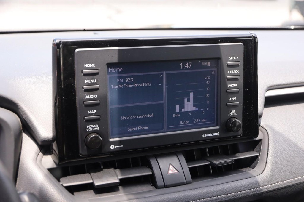 Toyota RAV4 Vehicle Full-screen Gallery Image 17