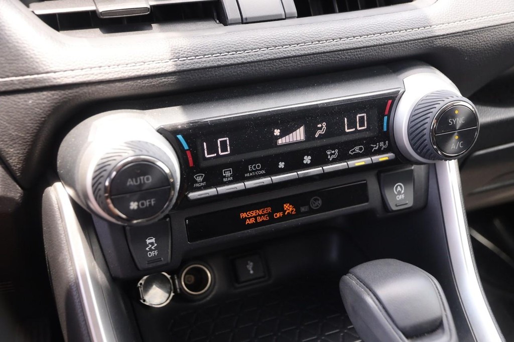 Toyota RAV4 Vehicle Full-screen Gallery Image 19
