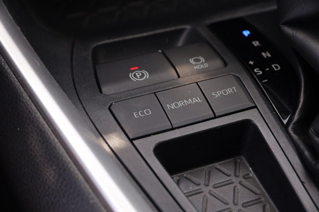Toyota RAV4 Vehicle Full-screen Gallery Image 20