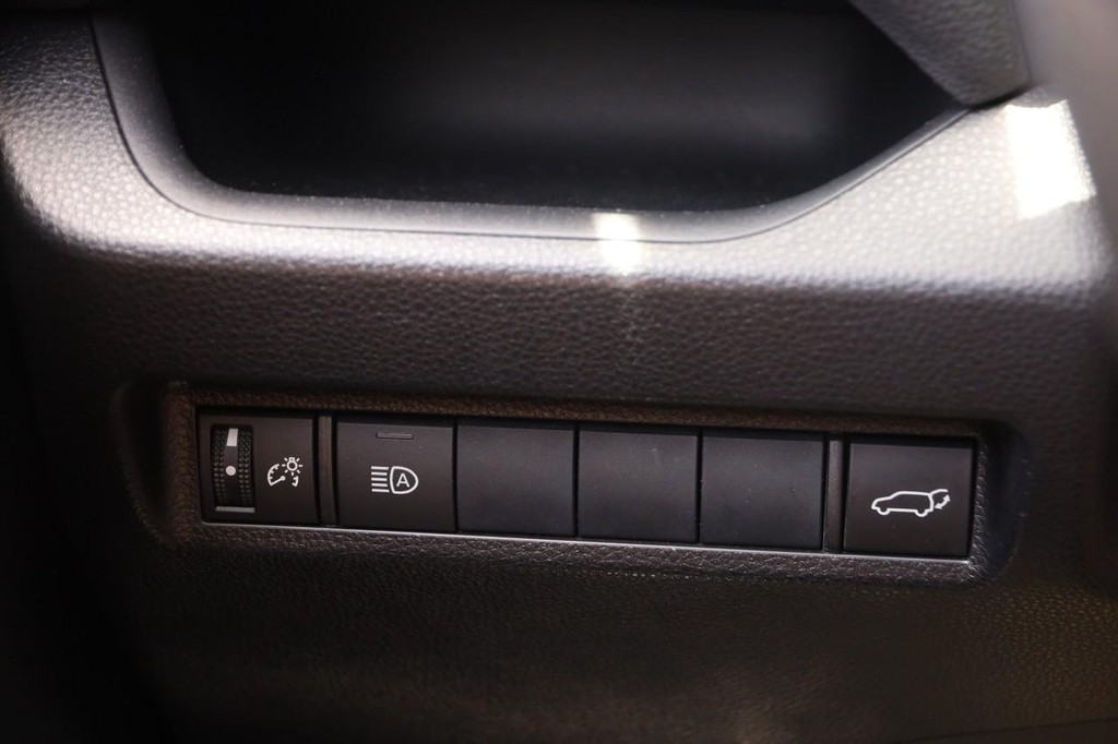 Toyota RAV4 Vehicle Full-screen Gallery Image 21