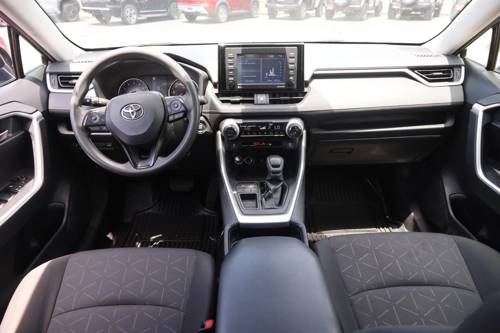 Toyota RAV4 Vehicle Full-screen Gallery Image 22