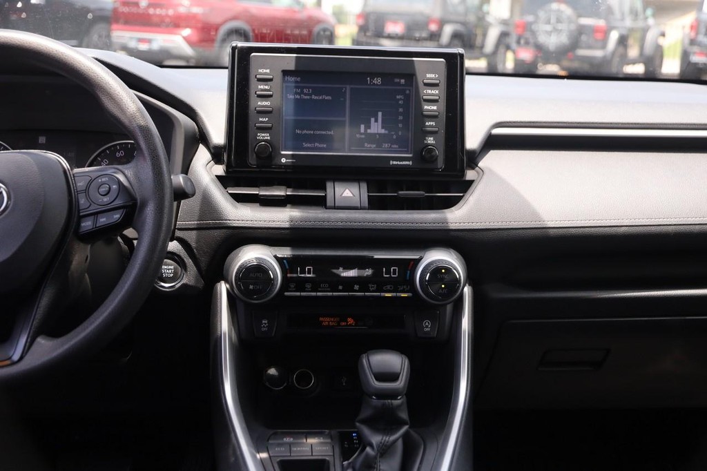 Toyota RAV4 Vehicle Full-screen Gallery Image 25