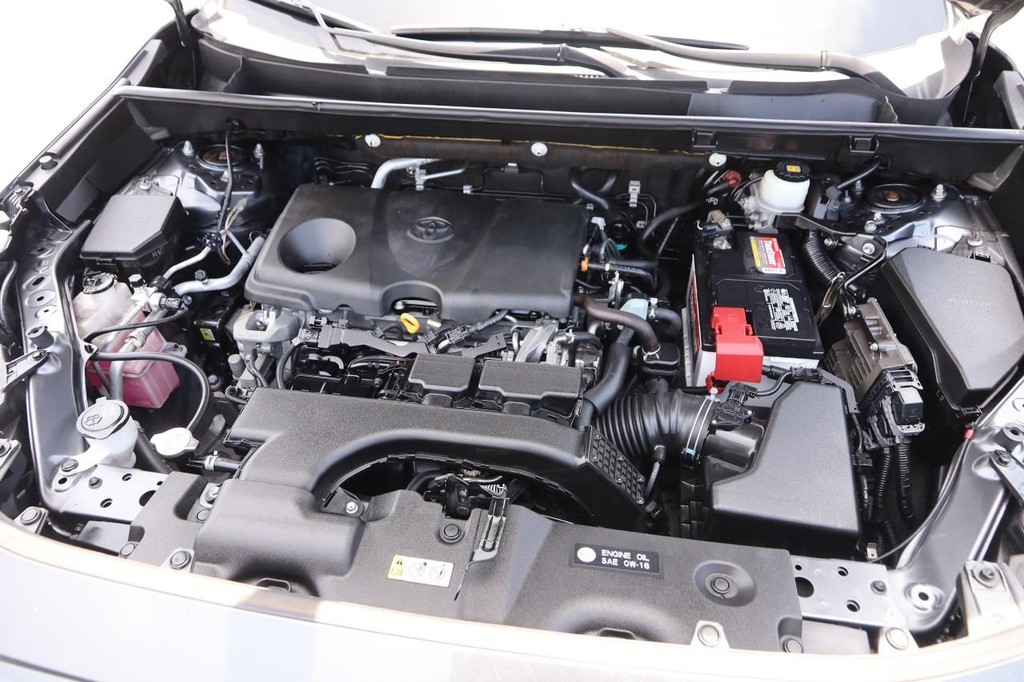 Toyota RAV4 Vehicle Full-screen Gallery Image 28