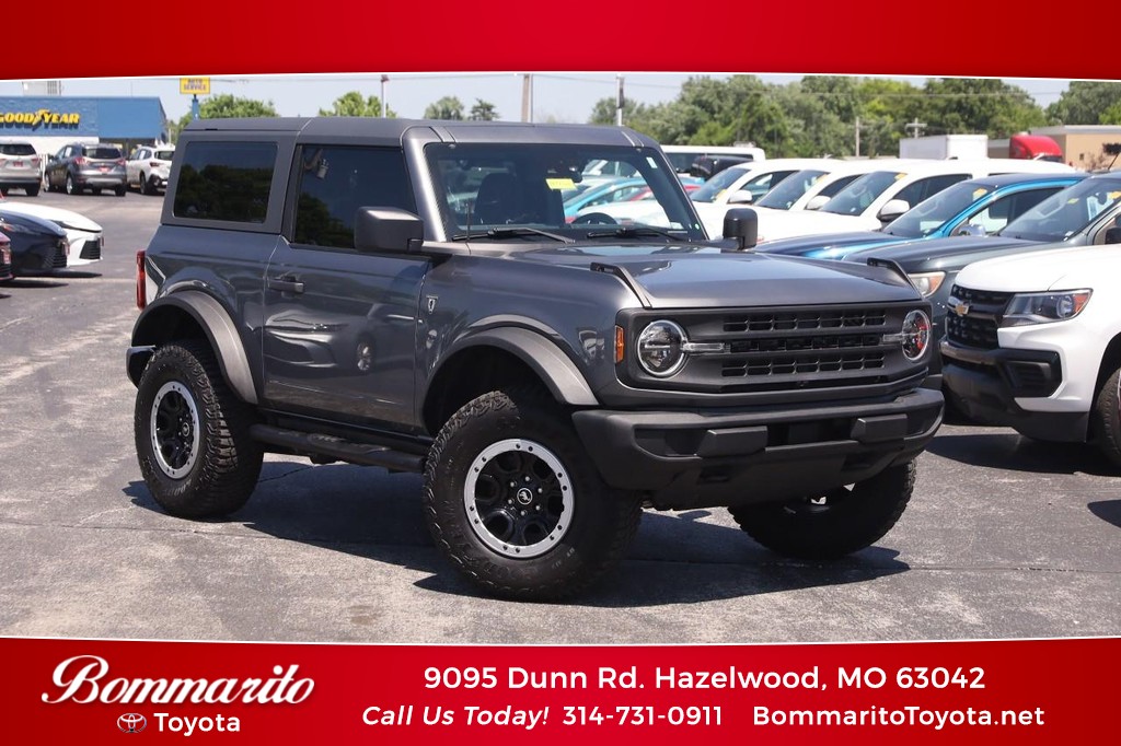 Ford Bronco Vehicle Full-screen Gallery Image 01