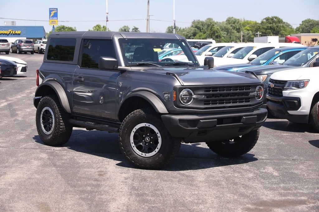 Ford Bronco Vehicle Full-screen Gallery Image 02