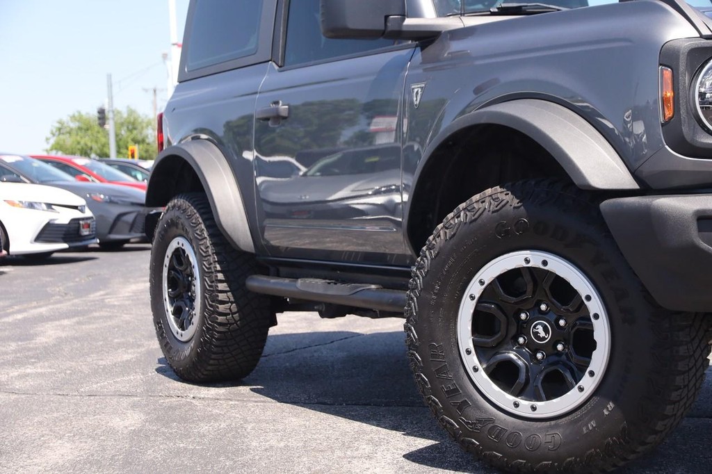 Ford Bronco Vehicle Full-screen Gallery Image 03