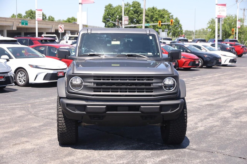 Ford Bronco Vehicle Full-screen Gallery Image 04