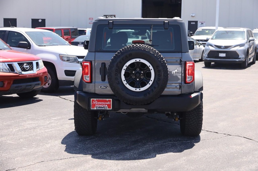 Ford Bronco Vehicle Full-screen Gallery Image 06