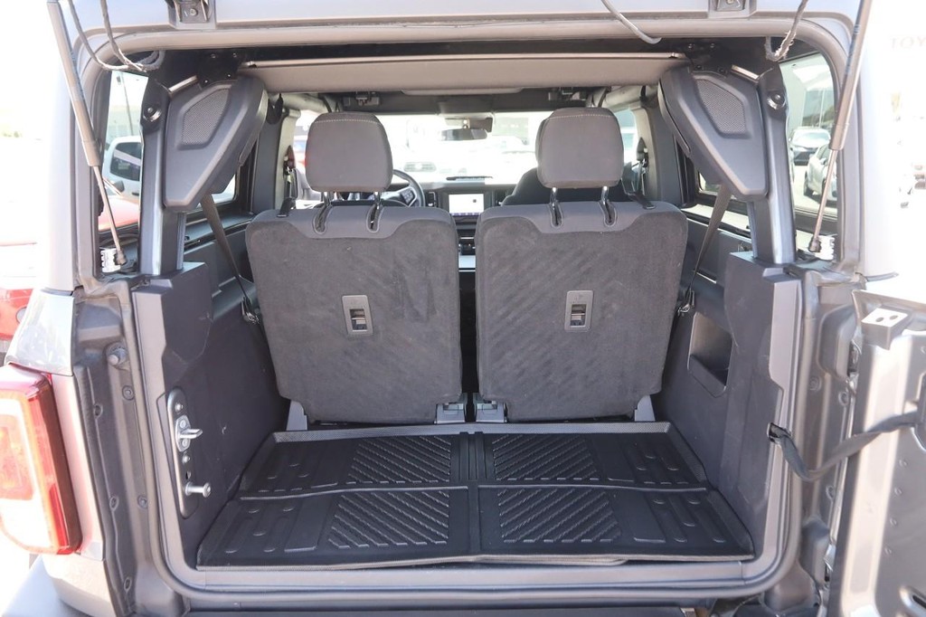 Ford Bronco Vehicle Full-screen Gallery Image 07