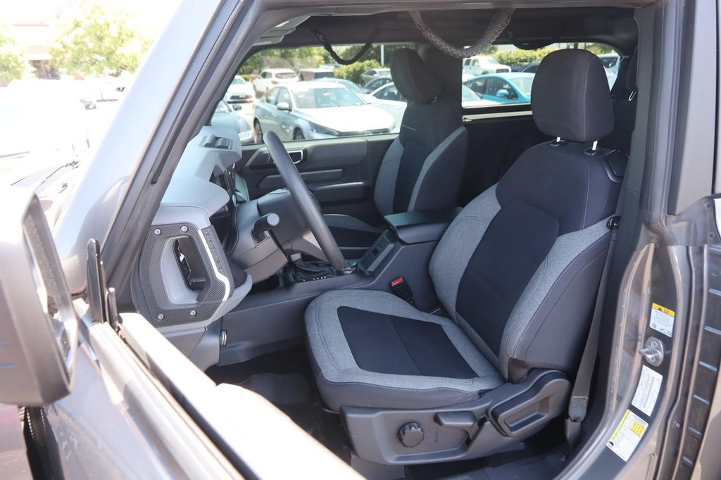 Ford Bronco Vehicle Full-screen Gallery Image 08