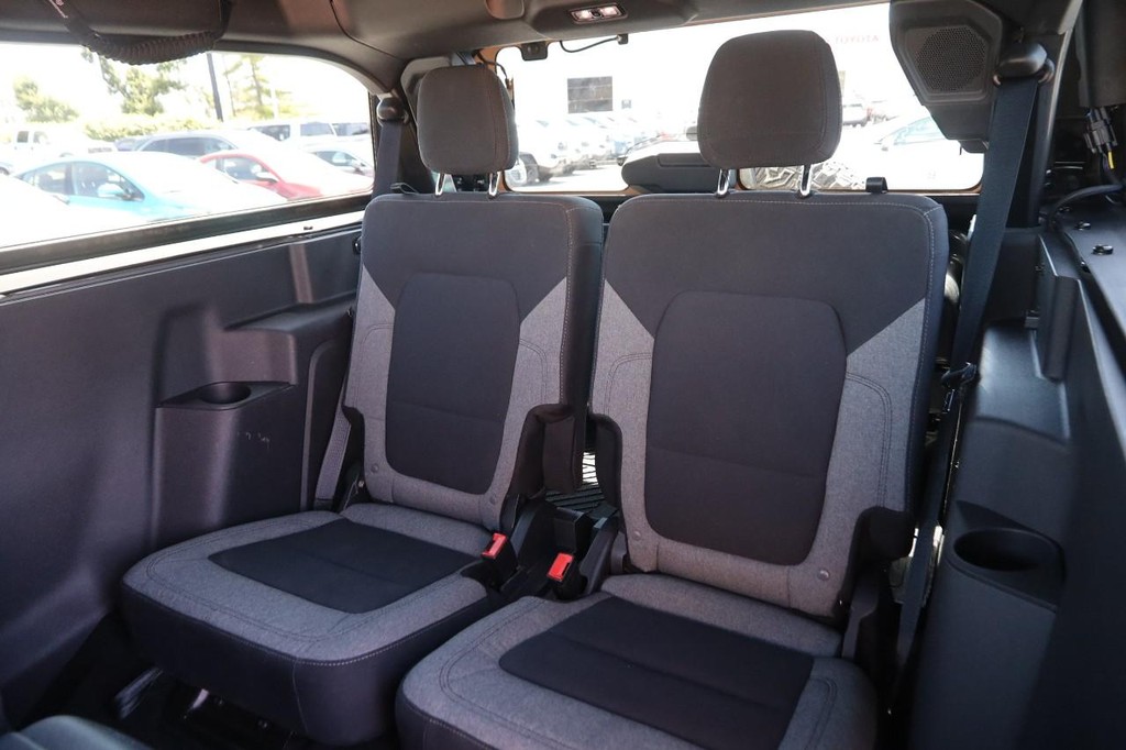 Ford Bronco Vehicle Full-screen Gallery Image 09