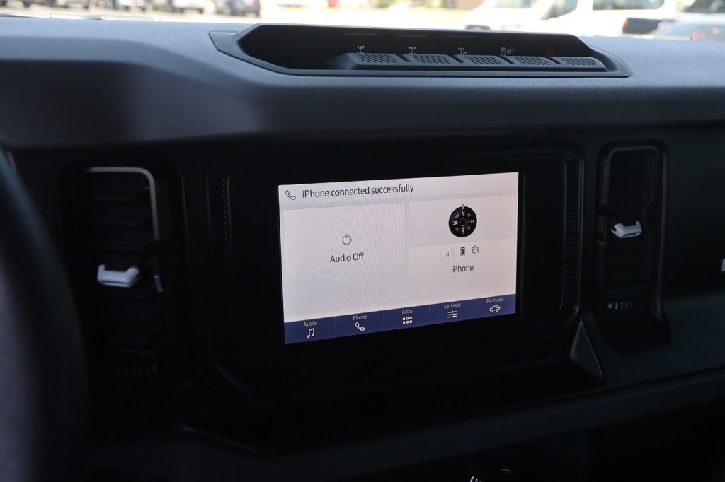 Ford Bronco Vehicle Full-screen Gallery Image 15