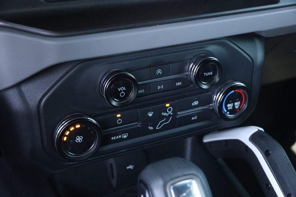 Ford Bronco Vehicle Full-screen Gallery Image 17